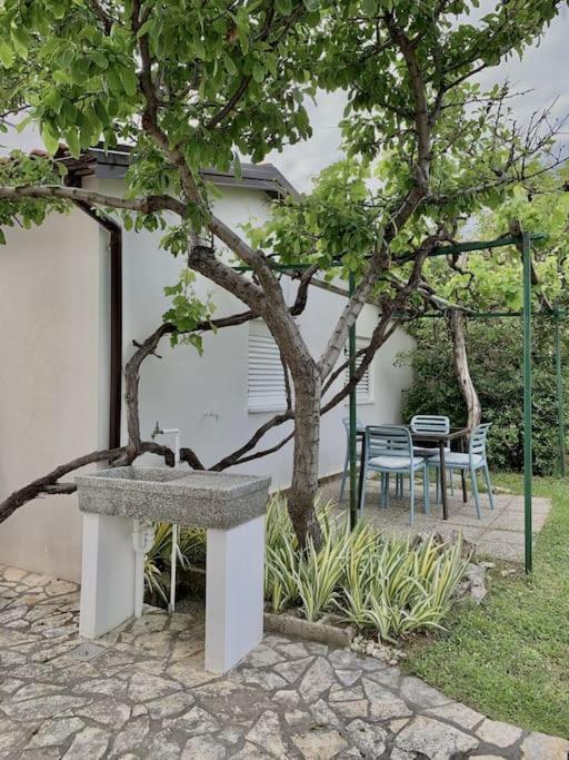 Sunny Grandma'S Garden Apartment Baška Dış mekan fotoğraf
